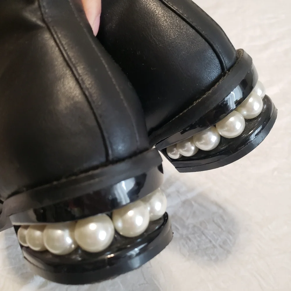 BLACK BOOTIES SIZE 71/2